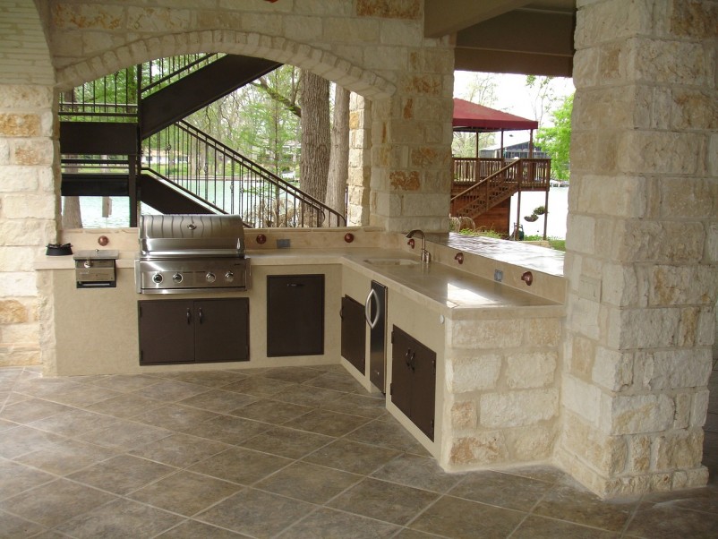 X Design Tips for the Perfect Outdoor Kitchen